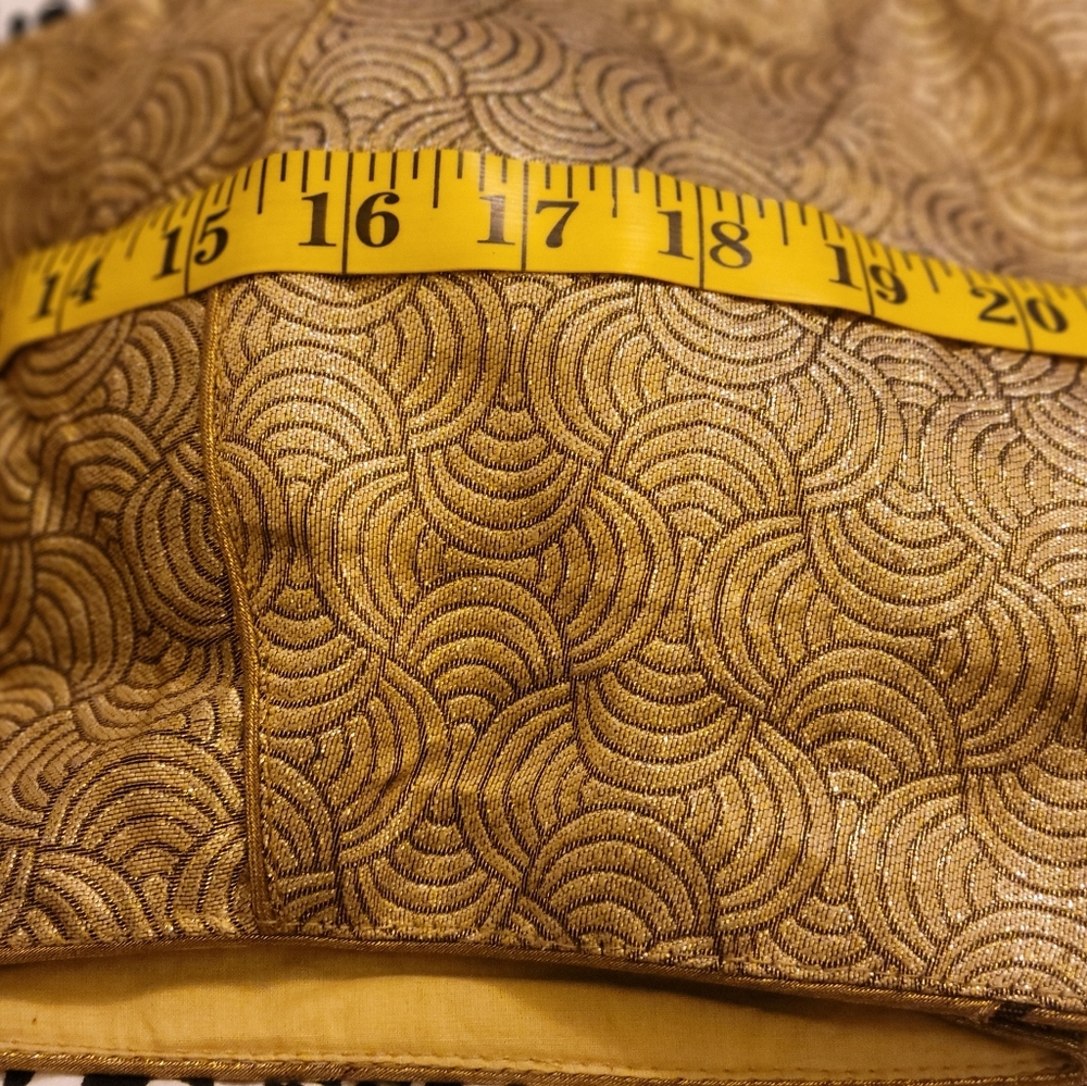 Sari - Picture 14 of 16